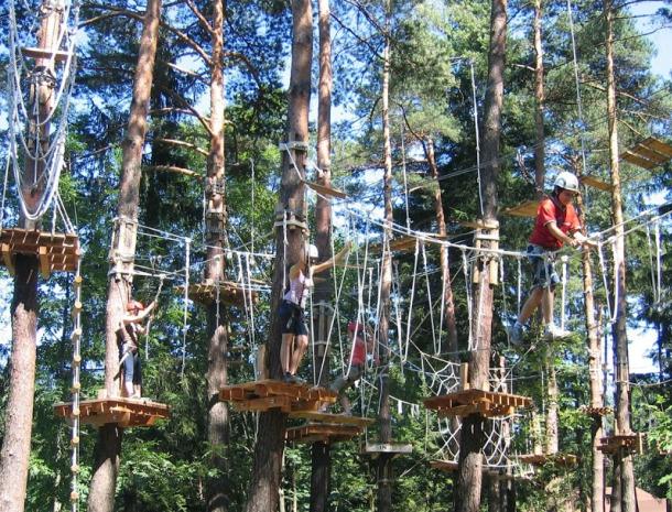 Kletterpark im Waldbad Anif
