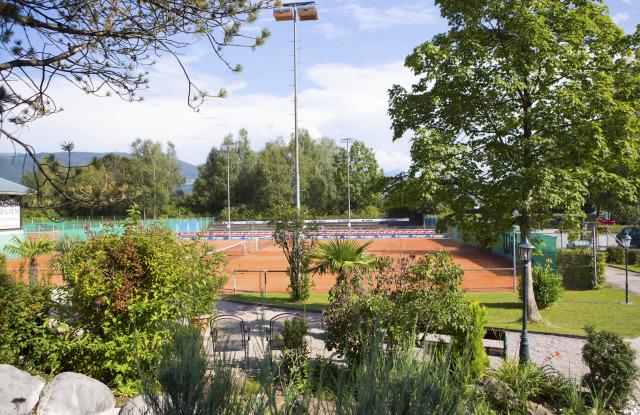 Großes Tennisareal